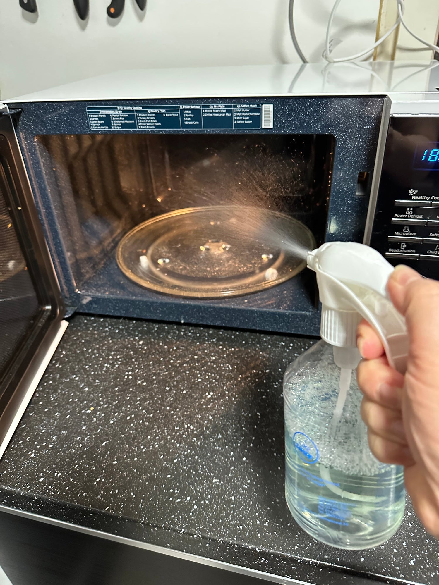 Mikron puhdistaminen