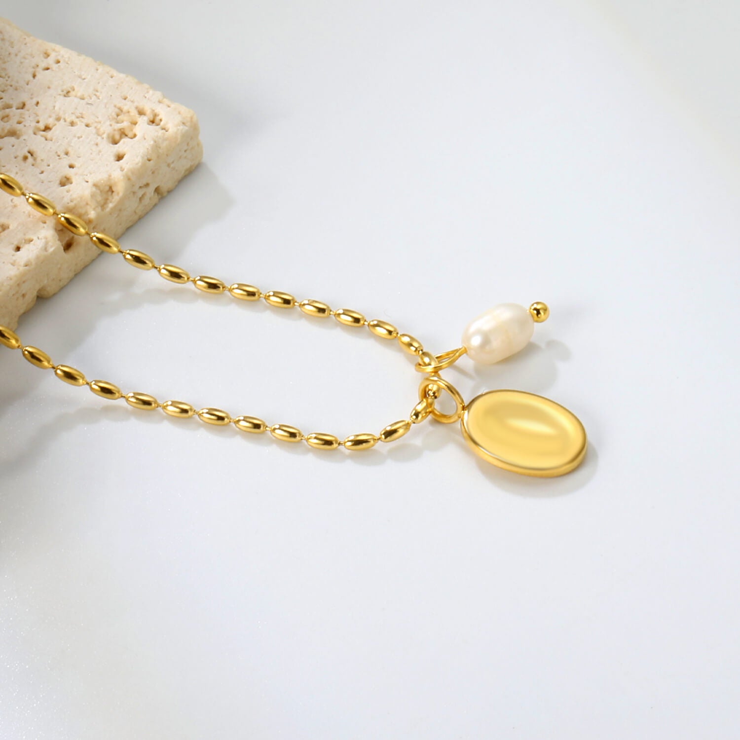 Aqua vedenkestävä kaulakoru helmellä