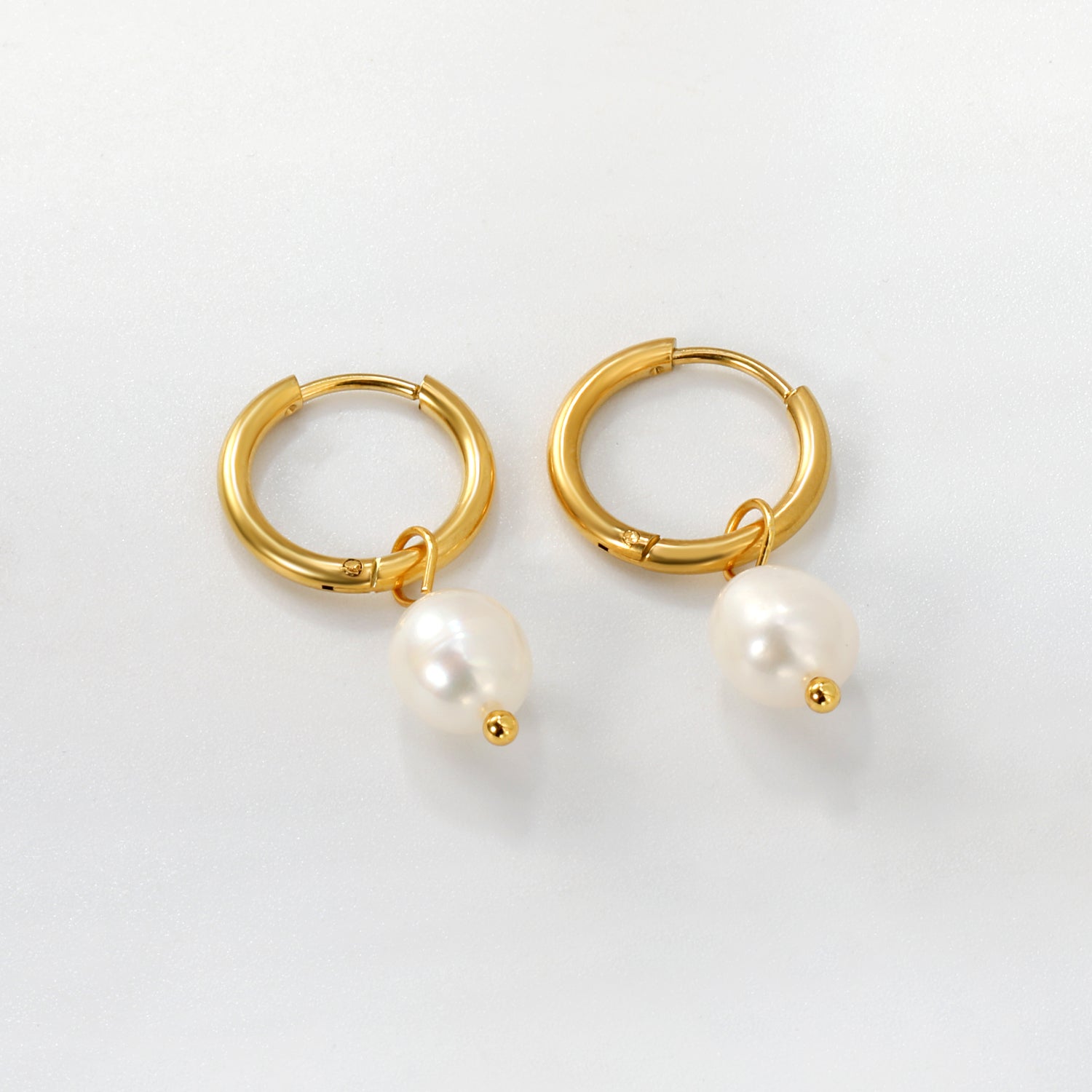 Aqua Single helmikorvakorut